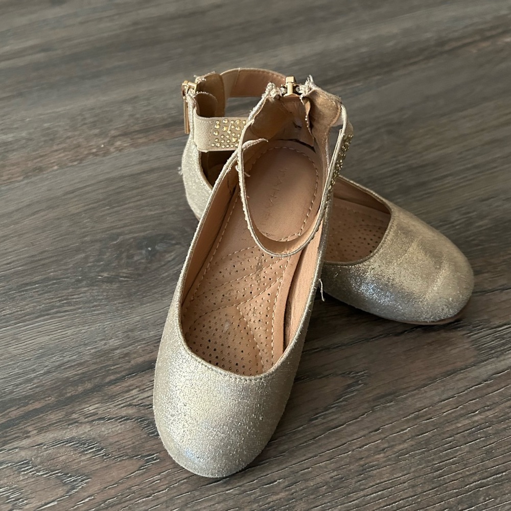 Tahari girl’s shoes size 10